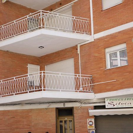 Апартаменты Apartamento En Pleno Centro De Камбрильс Экстерьер фото